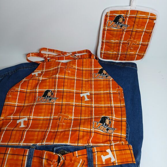 Tennessee Vols 2 Piece Handmade Apron and Oven Mitt UT Vols Set - Picture 2 of 8